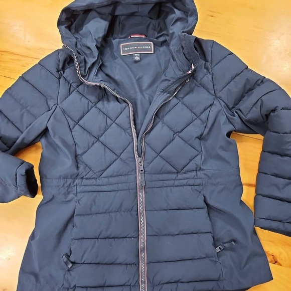 Tommy Hilfiger Quilted Hooded Jacket – Women’s Large - Picture 2 of 4